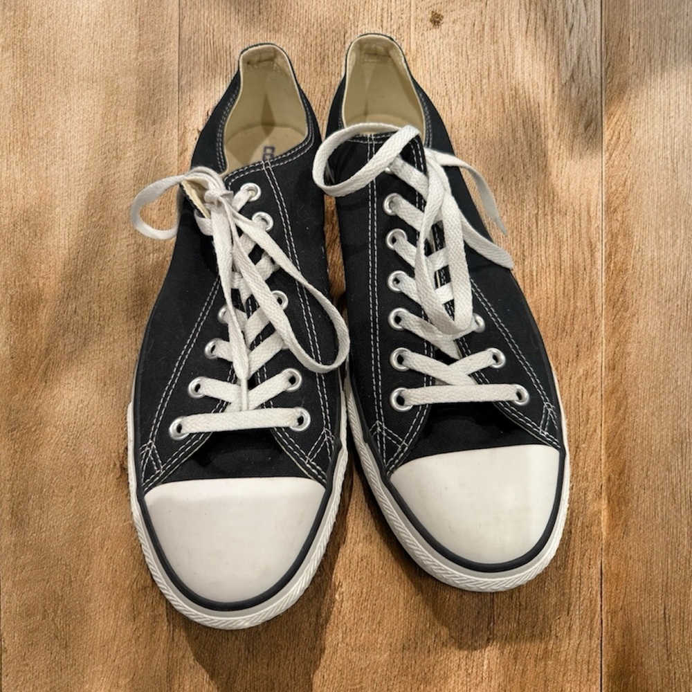 Converse chuck taylors